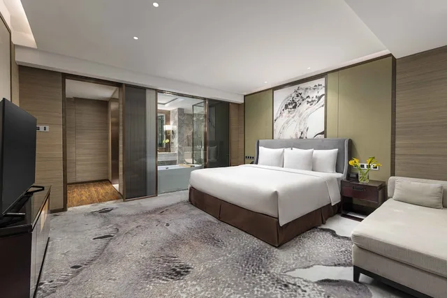 غرفة بريميوم بسرير كينج مع دخول صالة النادي في طابق مرتفع، Crowne Plaza Nanning City Center 6/8