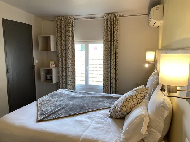 غرفة قياسية صغيرة بسرير كوين، Majestic Hotel 7/10