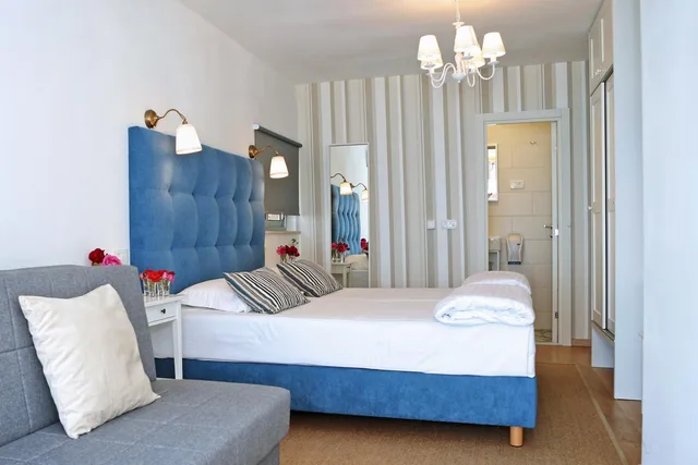 غرفة سوبيريور ثلاثية بإطلالة على البحر، HOTEL DELFIN 2/4