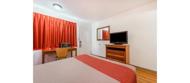 غرفة بسرير كينج، Motel6 Dayton, OH 2/6