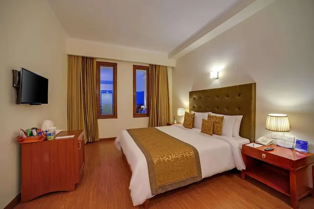 جناح بسرير كينج بإطلالة على المسبح، ROYAL SAROVAR PORTICO 1/1