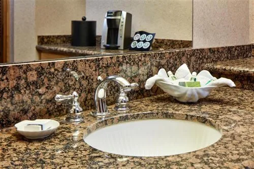 King Standard with Fireplace، Cavalier Oceanfront Resort 3/3