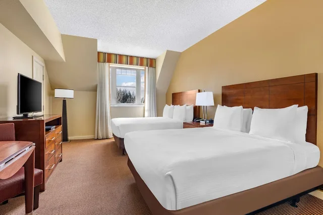 جناح متصل بسرير كينج وسريرين كوين بغرفتي نوم، Hilton Vacation Club Lake Tahoe Resort South 2/10