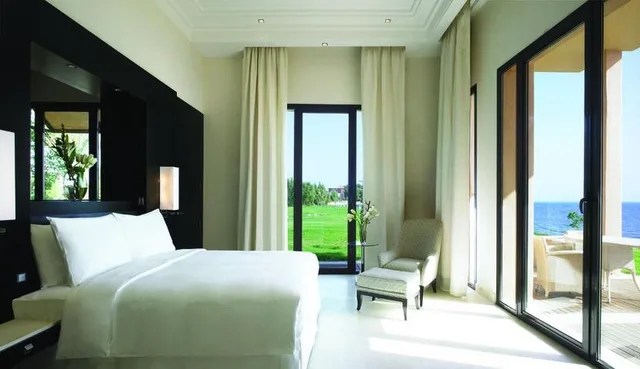 غرفة بسرير مزدوج أو سريرين منفصلين بإطلالة على البحر، فندق بارك حياة جدة(Park Hyatt Jeddah) 1/1
