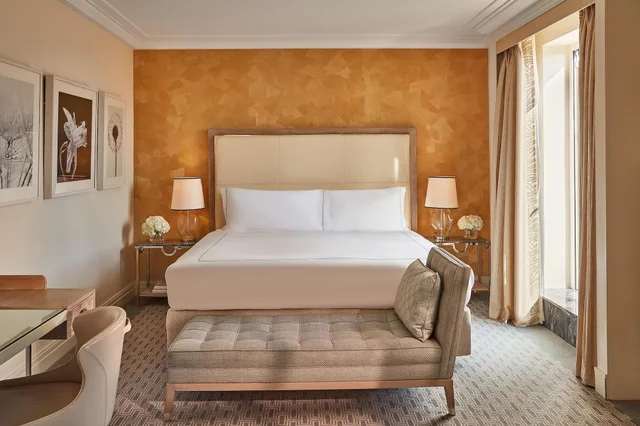 غرفة بشرفة، THE BERKELEY HOTEL 1/2