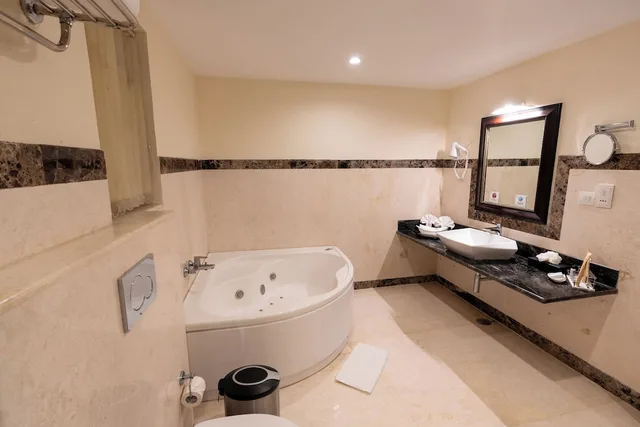 جناح تنفيذي بسريرين كينج، Clarks Exotica Convention Resort Spa 8/9