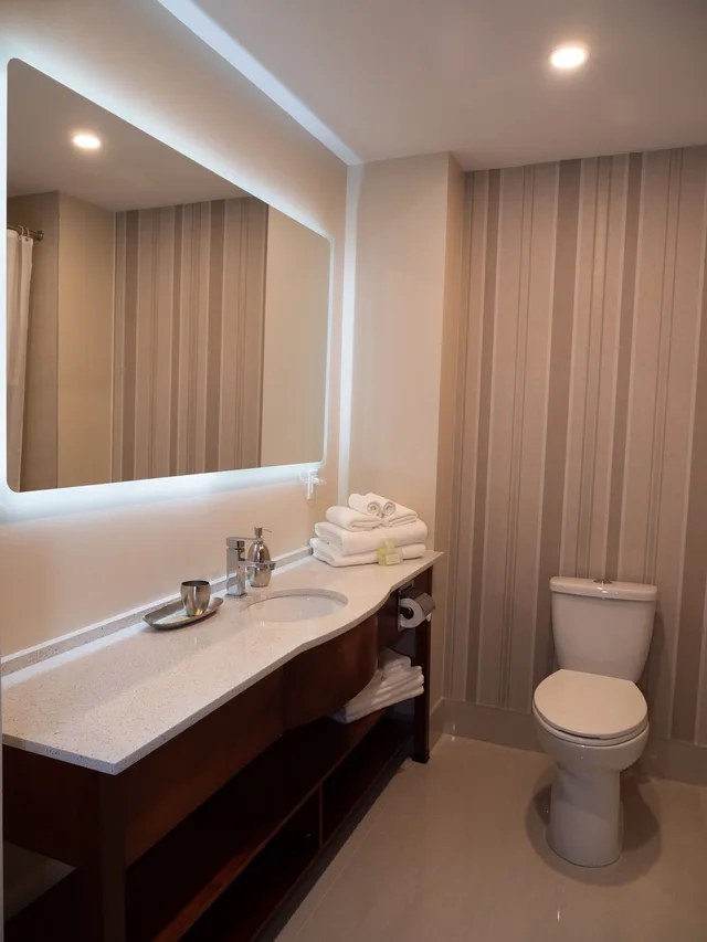 غرفة قياسية بسرير كوين، Hotel Montreal Metropolitan, an Ascend Collection Hotel 7/8