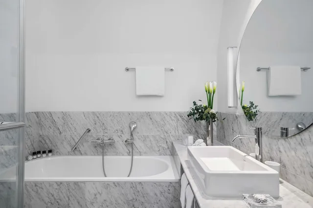 Boutique, Junior Suite, King Bed، Hotel Metropole Geneve 2/2