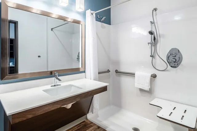 غرفة بسرير كوين لذوي الإعاقة، WoodSpring Suites Indianapolis Zionsville 4/4