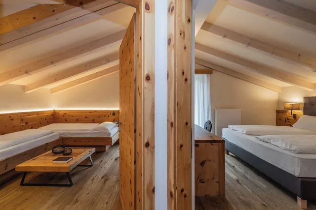 Alpine, Roof, Suite, King and Twin Beds, Hotel Palace Ravelli 2/3