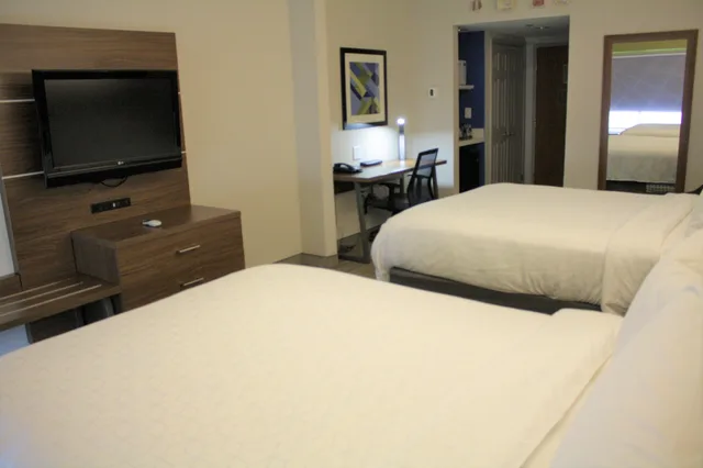 Standard, 2 Double Beds, Extra Floor Space, Holiday Inn Express Atlanta Ne I 85 Clairmont 4/6