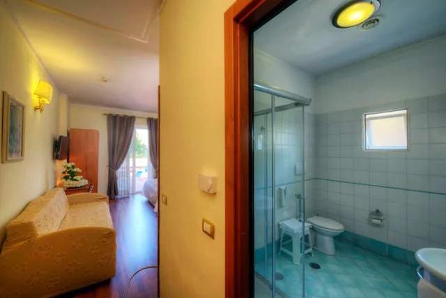 غرفة عائلية بسرير مزدوج وسريرين منفصلين، Hotel Dei Principati 10/10
