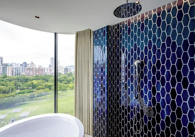 غرفة بريميوم بسرير كينج بإطلالة على المتنزه، HOTEL INDIGO KAOHSIUNG CENTRAL PARK 10/10