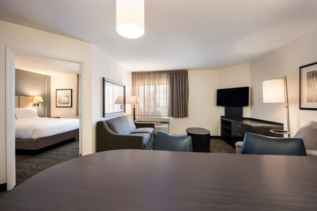 جناح بسرير كوين مع أريكة لذوي الإعاقة، Sonesta Simply Suites Birmingham Hoover 7/10