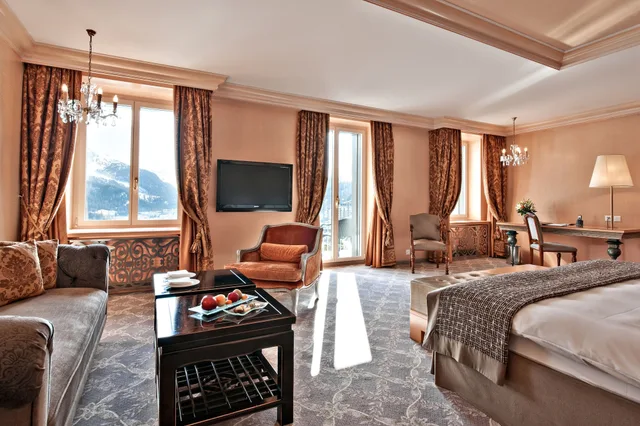 جناح جونيور ديلوكس بسرير كينج بإطلالة على البحيرة، Carlton Hotel St Moritz 5/10