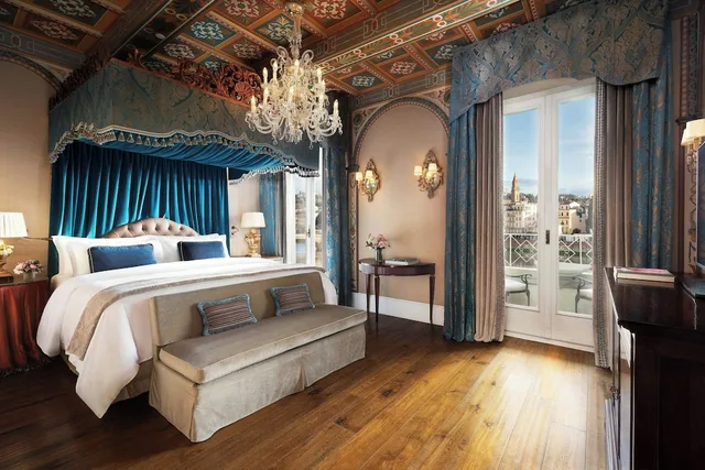 Royal, Suite, King Bed, River View, Balcony, The St Regis Florence 1/7