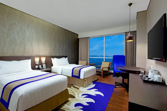 Deluxe Premiere، Aston Jember Hotel and Conference Center 3/8