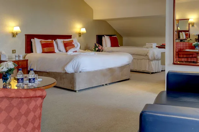 غرفة تنفيذية عائلية بسرير كينج، Best Western Plus Bentley Hotel & Spa 1/1