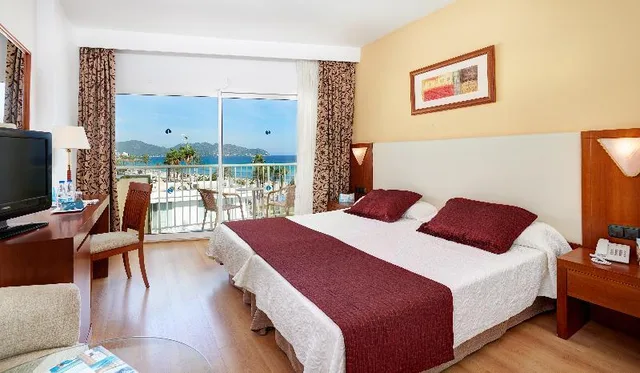 Room, Double or Twin Bed, Side Sea View, Cm Castell de Mar 1/1