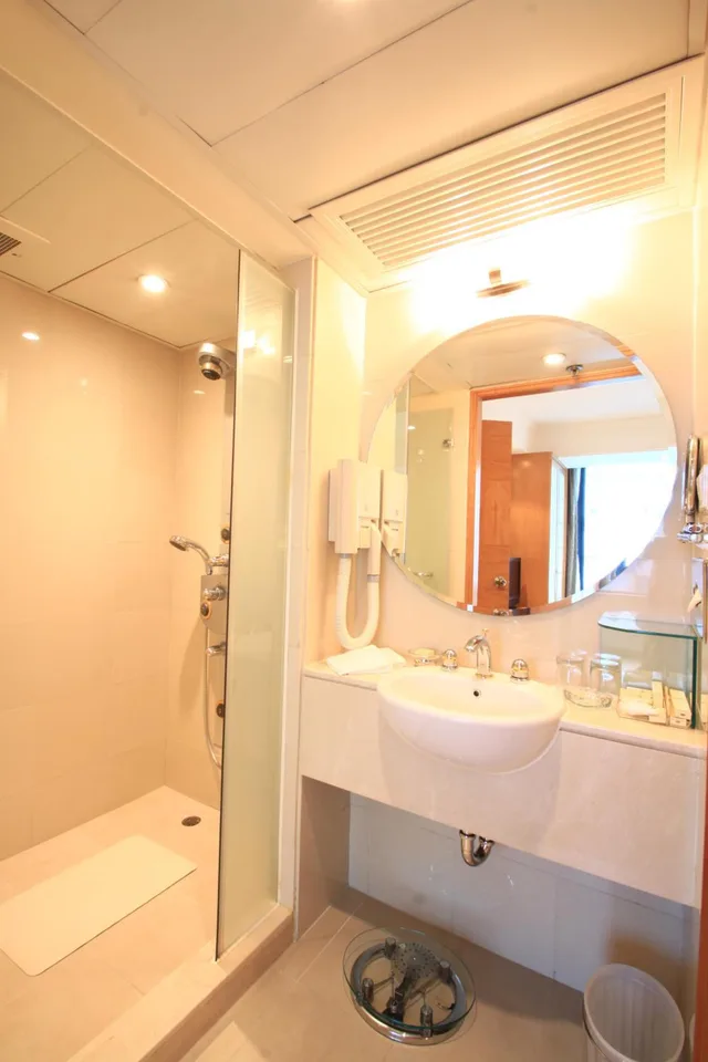 جناح جونيور بسرير كوين، Wharney Hotel 3/4