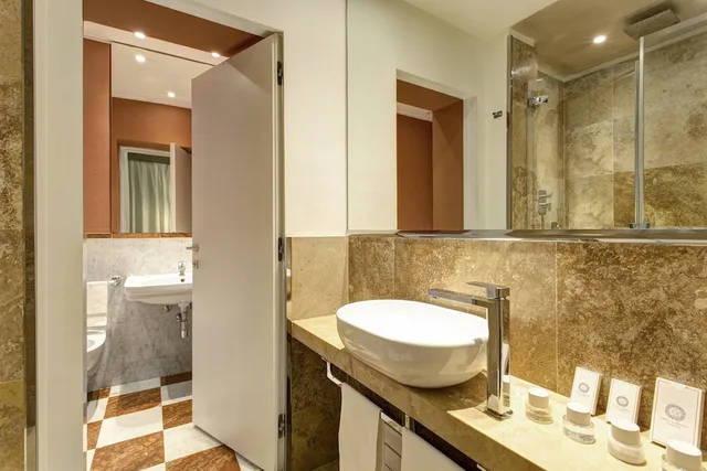 غرفة رباعية بسريرين كينج، Hotel Orto Dei Medici 4/5