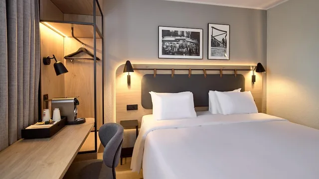 Superior, King Bed, CAMPANILE VILLEJUIF 5/8