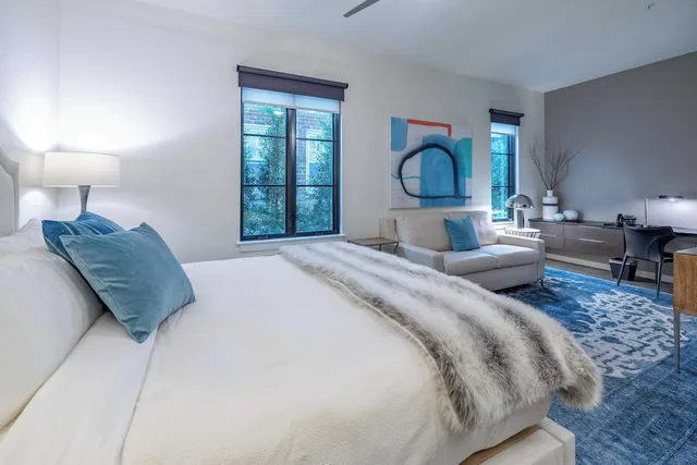 جناح سوبيريور بسرير كينج بغرفة نوم واحدة مع أريكة، 121 Hotel 3/10
