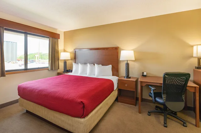 Room, King Bed, Americinn By Wyndham Marshall 5/9