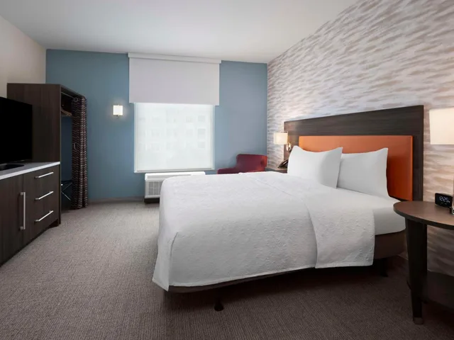 جناح بسرير كينج مع أريكة بحوض استحمام لذوي الإعاقة، Home2 Suites by Hilton Orlando South Davenport 4/8