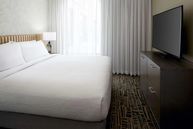 جناح بغرفتي نوم مع أريكة، Homewood Suites by Hilton Montreal Midtown 1/9