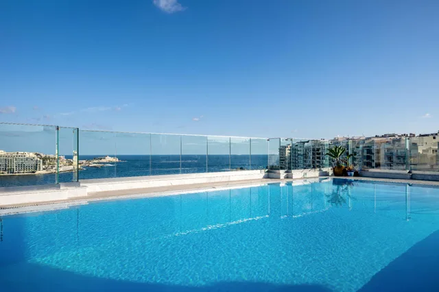 غرفة قياسية ثلاثية بسرير مزدوج مع سرير إضافي، Plaza Regency Hotels 1/1