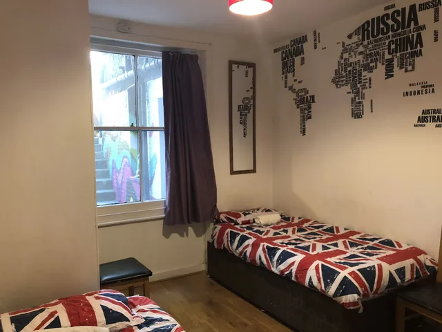 Standard, Twin Beds, Saint James Backpackers 3/10