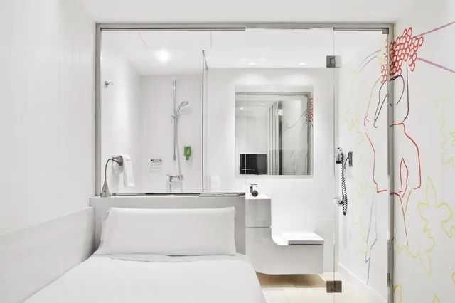 غرفة داخلية بسرير فردي بإطلالة، Ibis Styles Madrid Prado 4/7