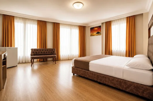 جناح بسريرين منفصلين مع أريكة، Hawaii Suite Beach Hotel 5/10