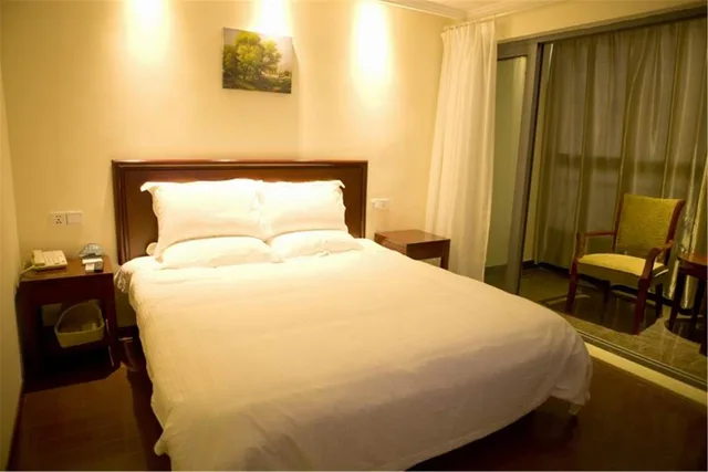 غرفة بسرير كوين، Greentree Inn Suzhou Taiping Town High-Speed North Station Express Hotel 1/2
