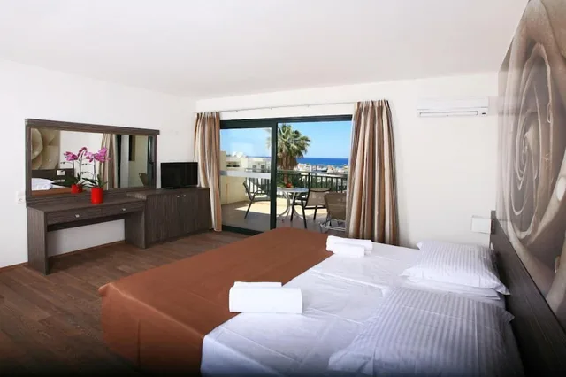 جناح جونيور تنفيذي بسريرين منفصلين، Katrin Suites - Adults Only 1/4