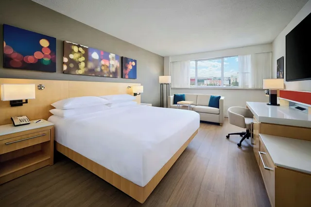 غرفة كلوب بسرير كينج، Delta Hotels By Marriott Beausejour 1/7