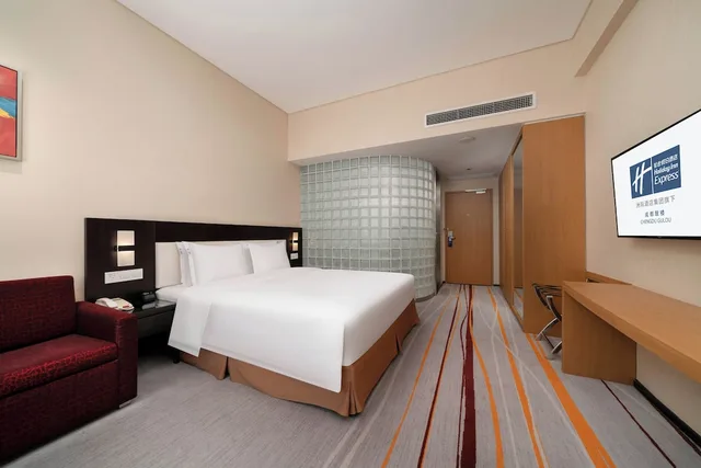 غرفة قياسية بسرير كينج في طابق منخفض للمدخنين، Holiday Inn Express Chengdu Gulou 2/5