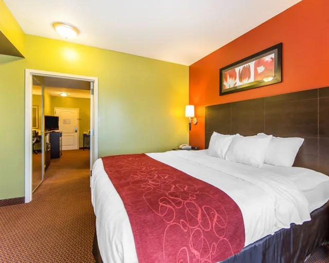 جناح، Comfort Suites Knoxville East 3/4