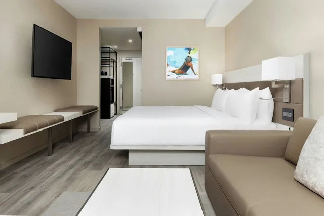Room, King Bed, Sofa, Accessible, AC Hotel St. Petersburg 3/7