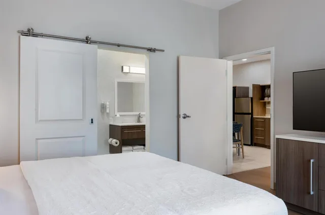 1 Bedroom, Suite, King Bed, Sofa, Home2 Suites By Hilton Florence Cincinnati Airport South 2/7
