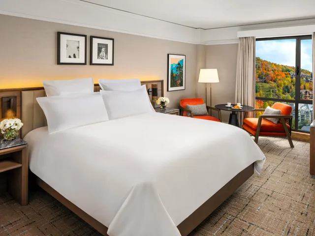 Renovated, Fairmont, Luxury, King Bed, Village View، Fairmont Tremblant 1/3