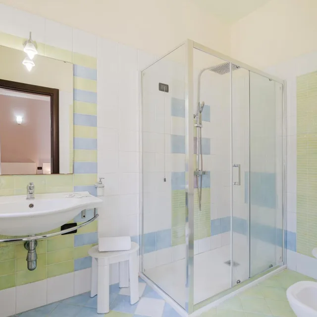 غرفة رباعية، Cerri Hotel 8/8