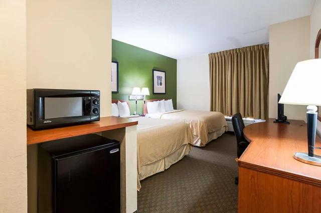 Room, 2 Queen Beds, Quality Inn & Suites Lake Charles South 1/1