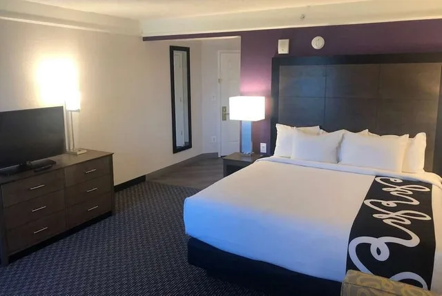 جناح بسرير كينج، La Quinta Inn Suites Panama City 2/3