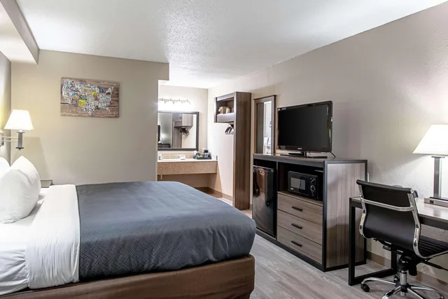 غرفة بسرير كينج، Econo Lodge Kingsville 2/4