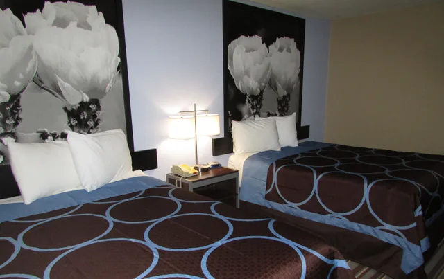 غرفة قياسية بسريرين كوين للمدخنين، Super 8 By Wyndham Kingsville 1/5
