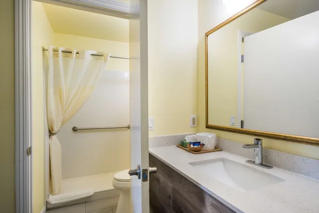غرفة بسرير كوين، Americas Best Value Inn-Santa Rosa 4/4