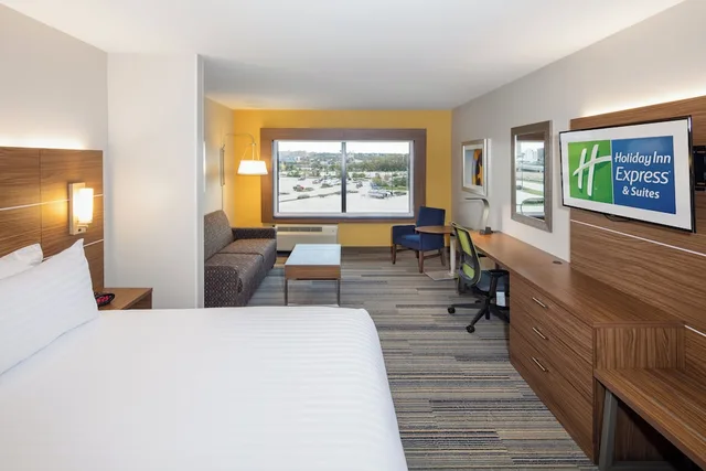 جناح بسرير كينج مع أريكة، Holiday Inn Express Suites East Peoria Riverfront 1/3