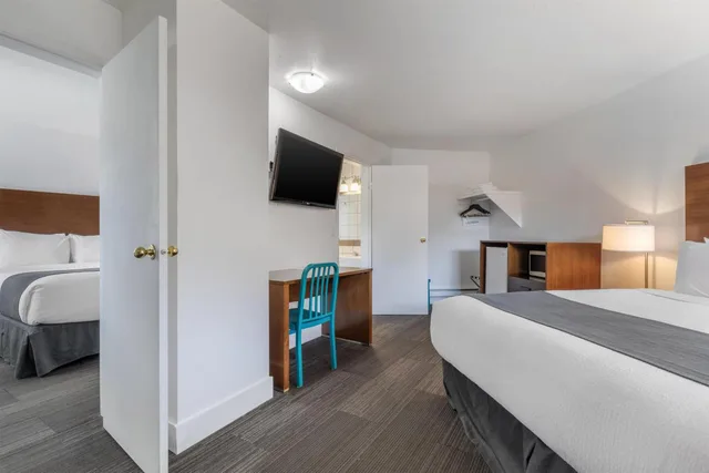 غرفة بسرير كينج وسرير كوين، Stoke Hotel Surestay Collection By Best Western 10/13